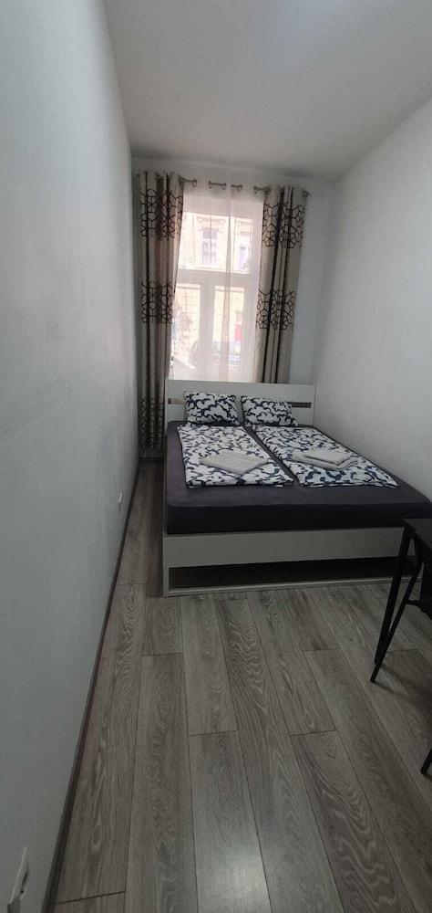 Enkplatz U3- Affordable 5BR shared Apt.