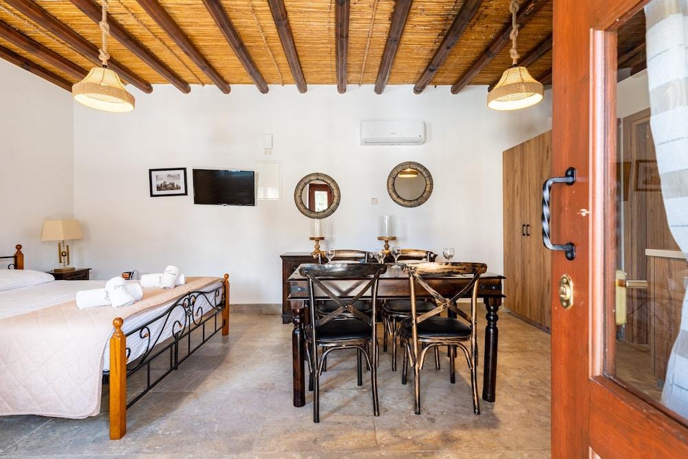 Stone Court Boutique Studios