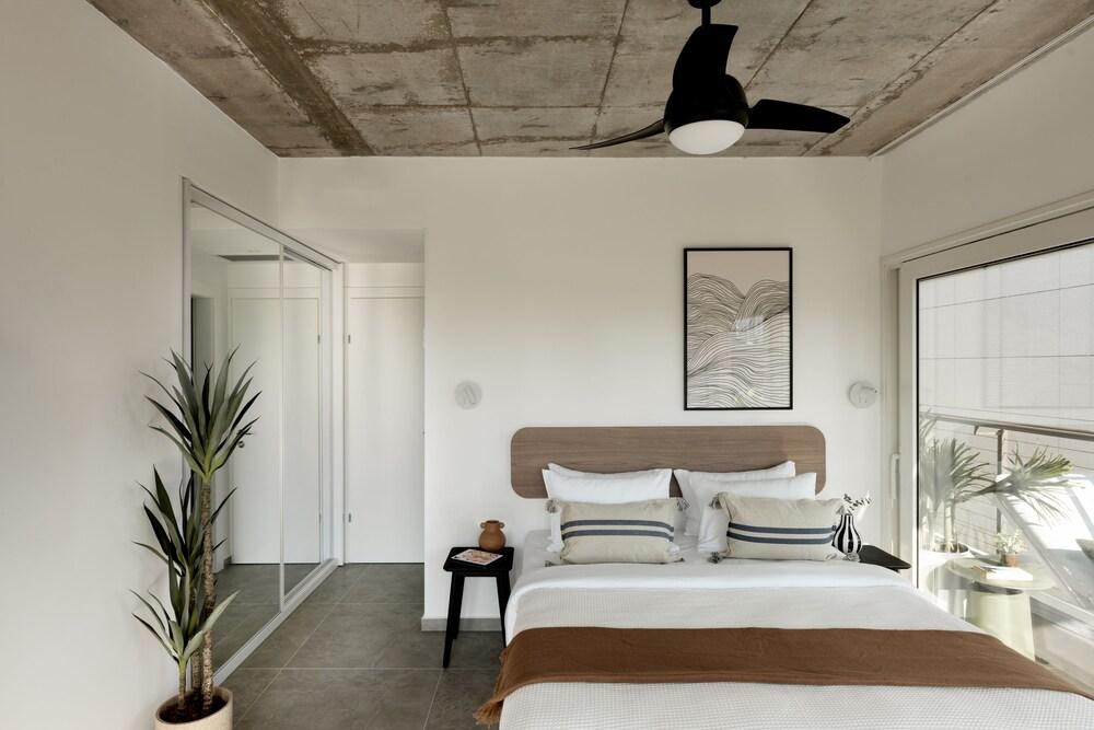 Mr. Rothschild by TLV2GO