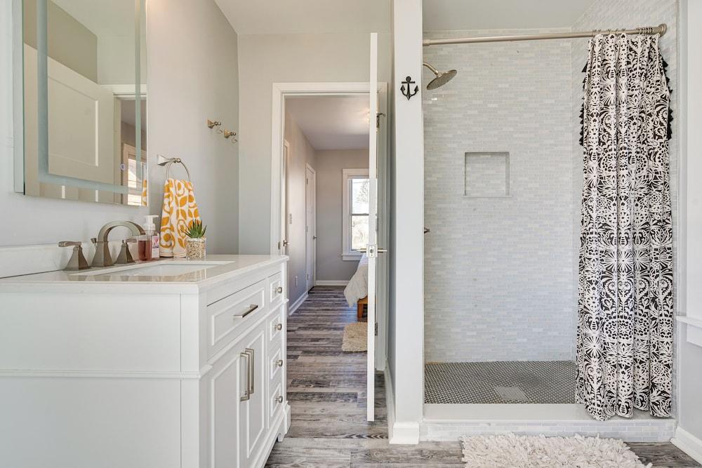 Waterfront Buckeye Lake Home w/ Deck & Dock!