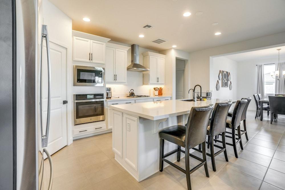 5 Mi to Westgate: Newly Built Glendale Home