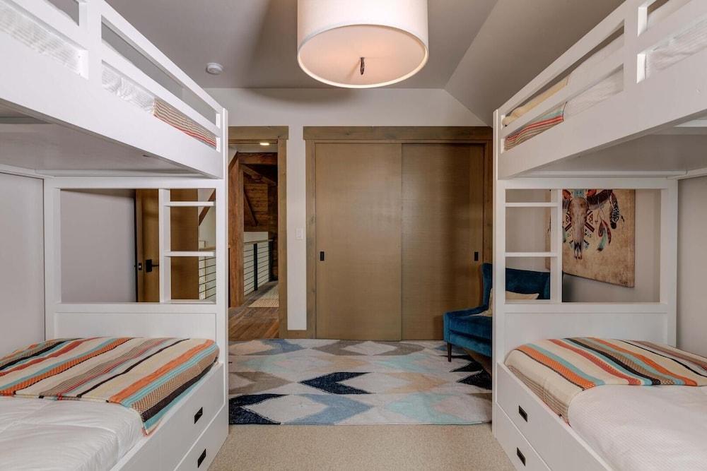 6 Diversion Lane 5 Bedroom Home by Moonlight Basin Lodging