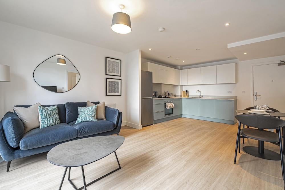 Spacious Central Apartment