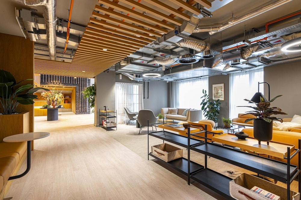 Modern Flat Near City Centre