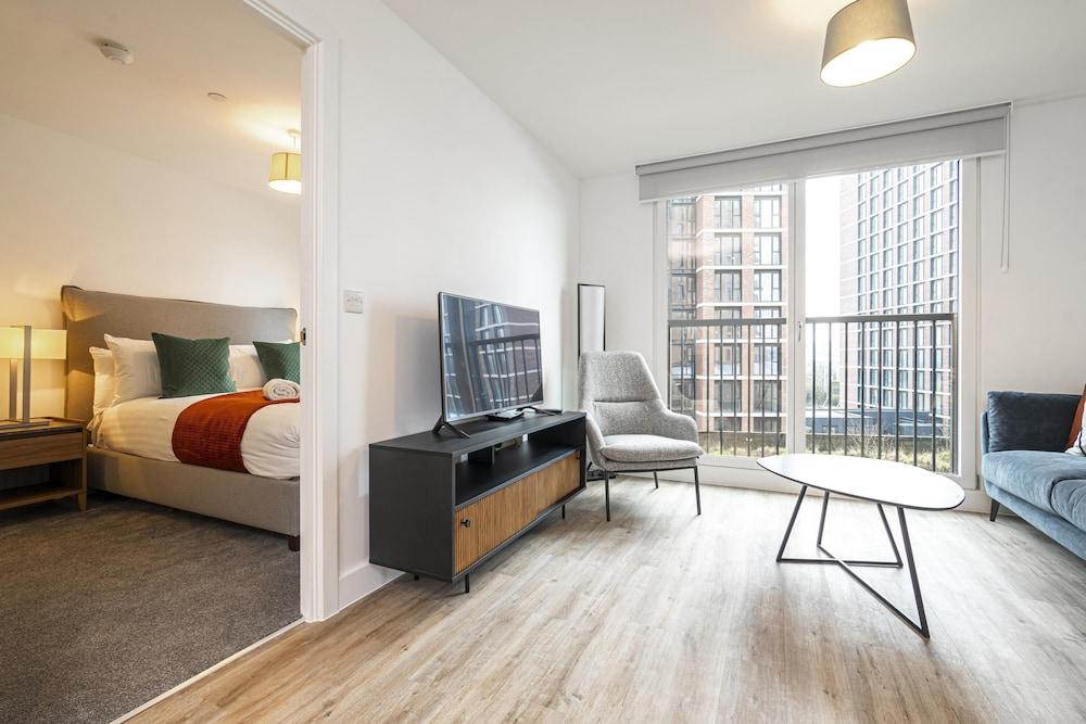 Waterside Flat in Central Leeds