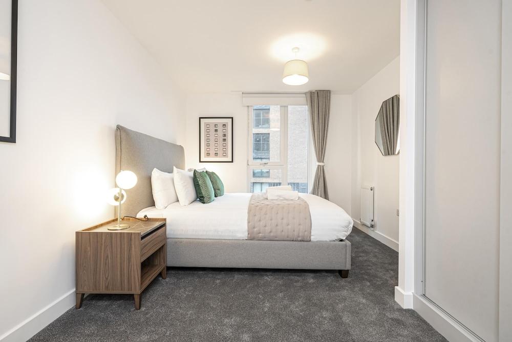 Central Two Bedroom Flat