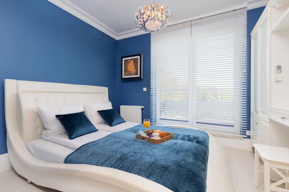 Sailor Apartment by Renters Prestige