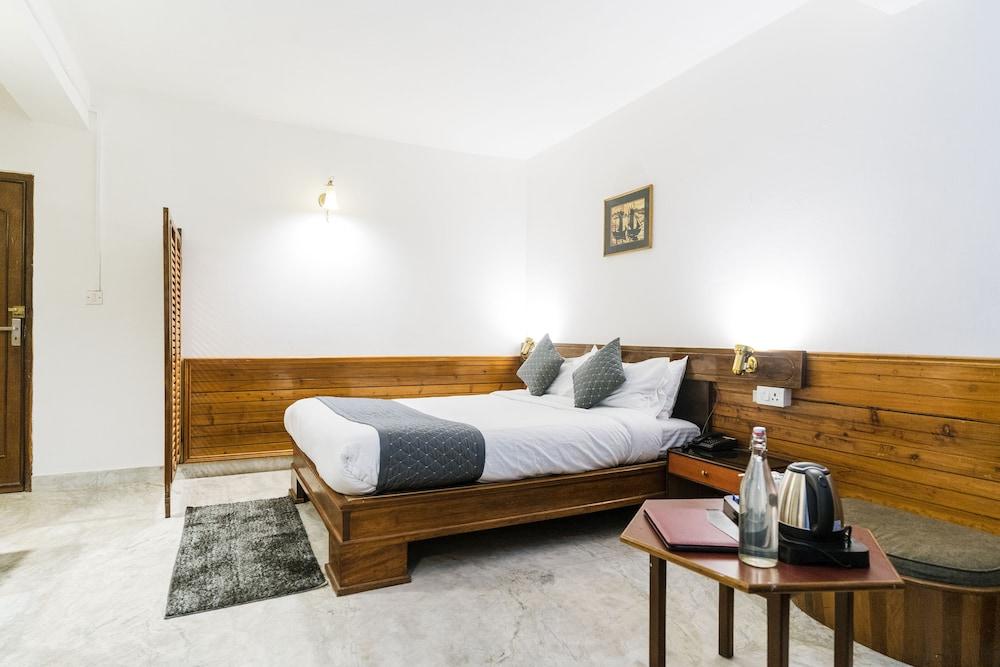 Sparrow Cherry Resort 2 min walk To MG Marg