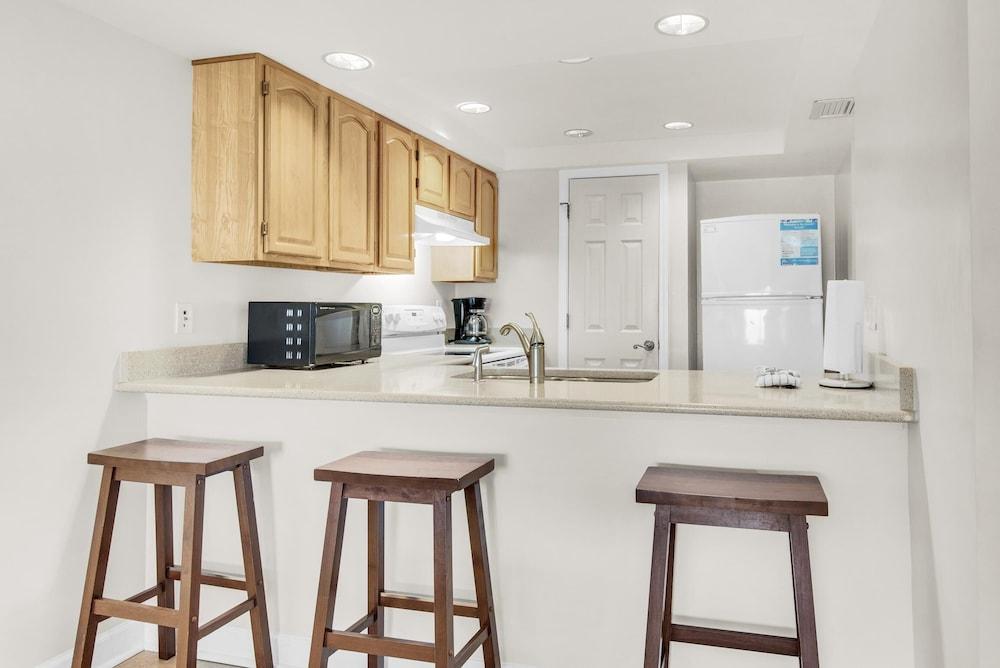 Regency Towers 405 West