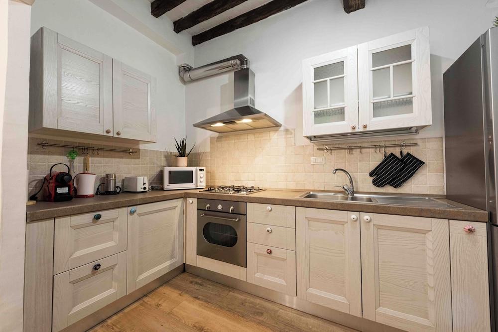 Laurel Apartment by Mmega