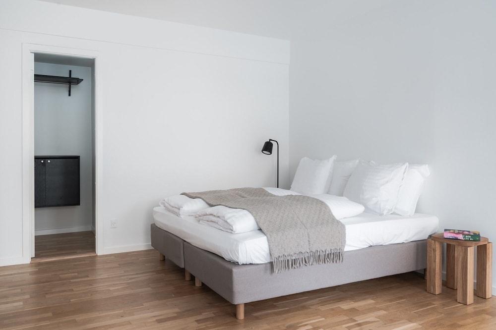 Queens Courtyard by Daniel & Jacob's