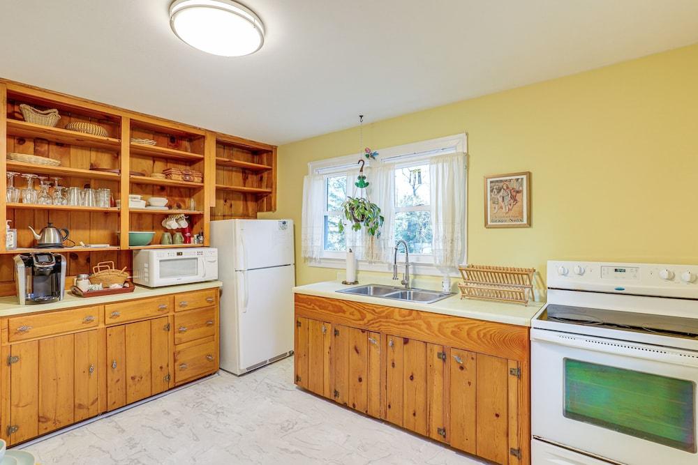 'city Serenity' Apt: 1 Mi to Downtown Asheville!