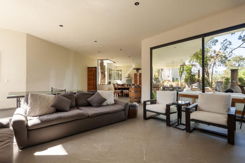 Casa con amplia terraza y jacuzzi