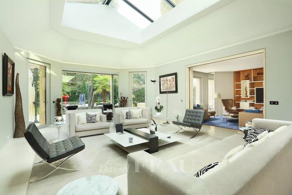 6 Pl. Joffre luxery self check in