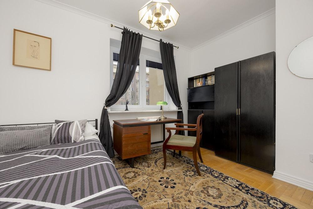 Apartment With 3 Bedrooms by Renters