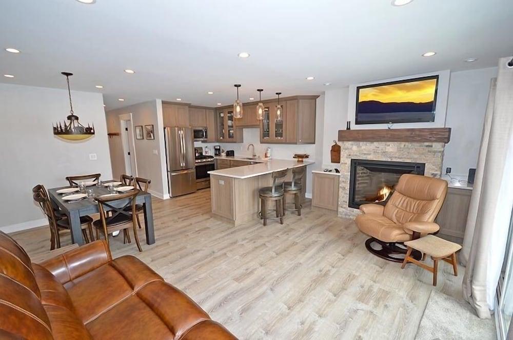 405 Ala Wai Blvd, 180 3 Bedroom Condo by RedAwning