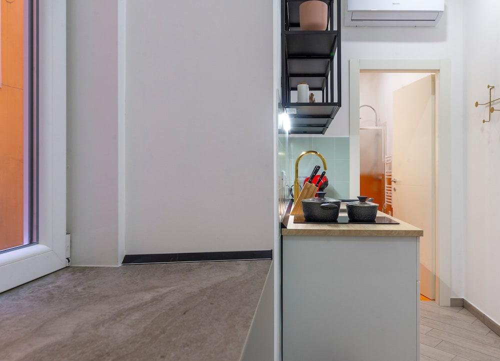 Lovely and tiny unit in the City center