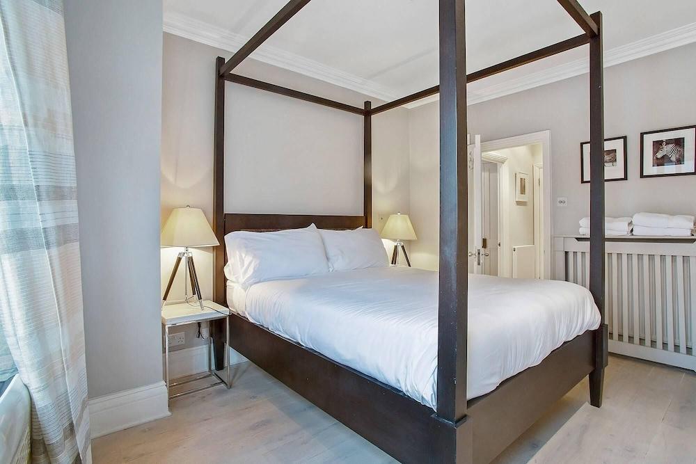 White House Mews Property