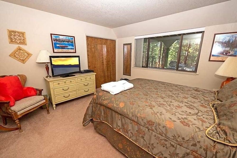 1240 Timber Lane 2 Bedroom Home by RedAwning