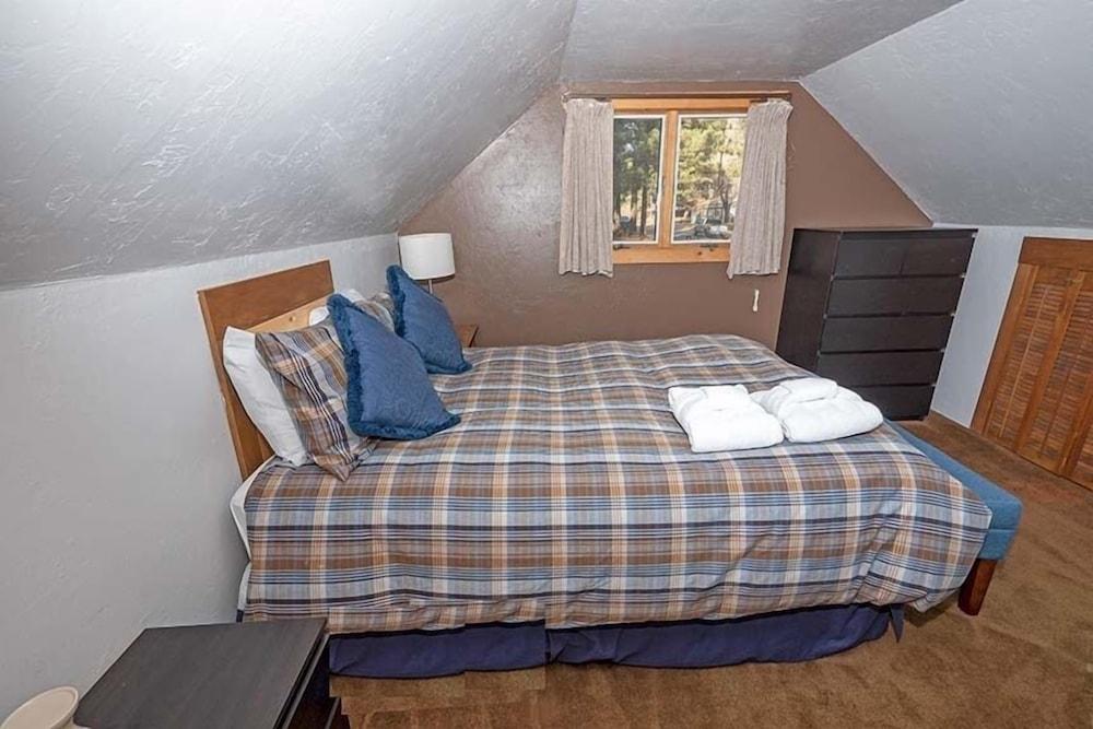 750 Stanford Avenue 3 Bedroom Cabin by RedAwning