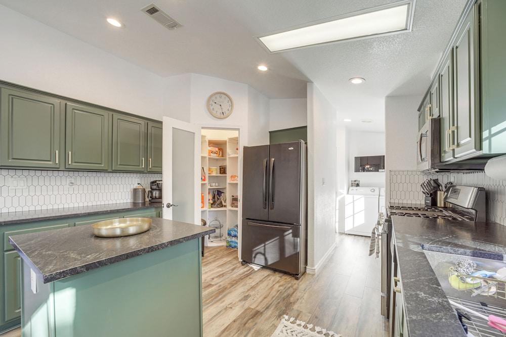 Mtn Views + Playground: Family-friendly Pine Cabin