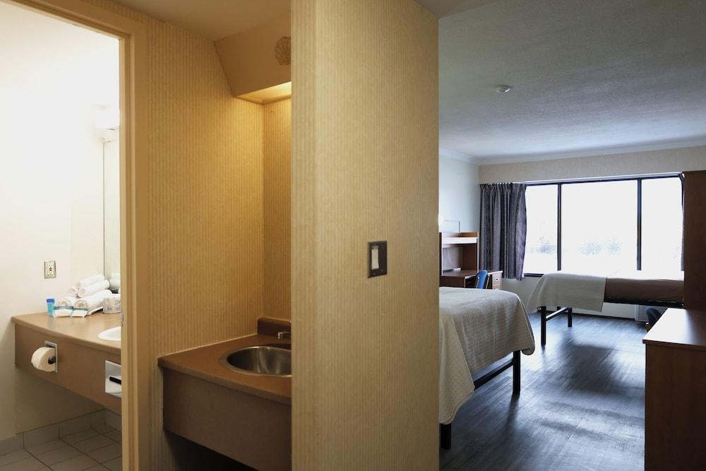 Residence & Conference Centre - Sarnia