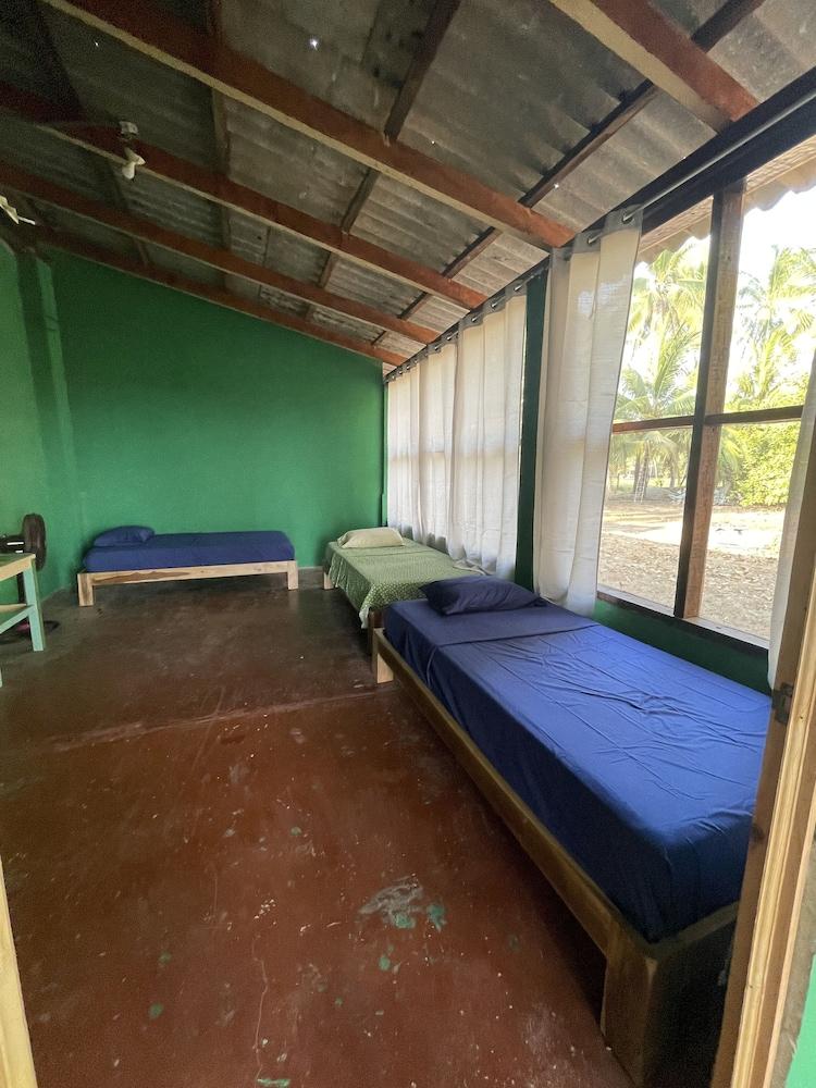 Sugarloaf Beachhouse and Surf Lodge