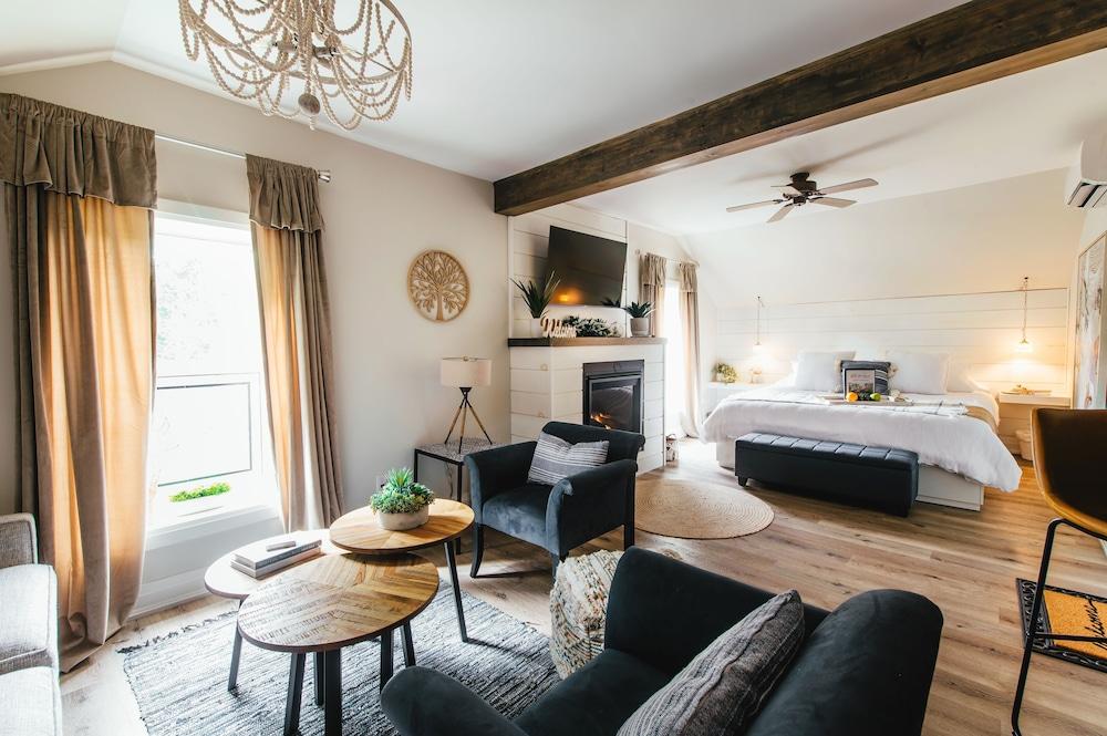 Twisted Lemon Restaurant & Boutique Inn