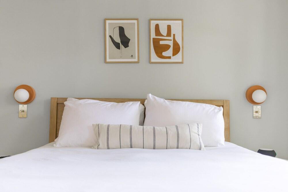 The Grandview Collection - Newark