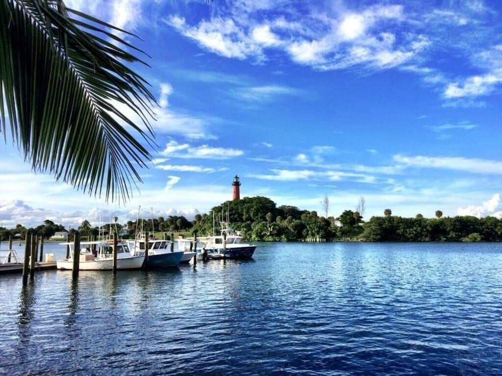 Casa Blanca 2bd 2ba Private Pool and Parking