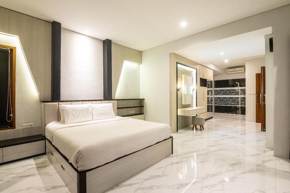 Luxury PrivatePoolVilla Lumiere Dewi Sri