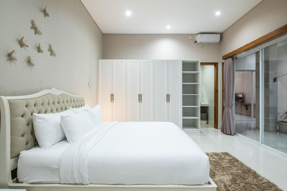 Luxury PrivatePoolVilla Lumiere Dewi Sri