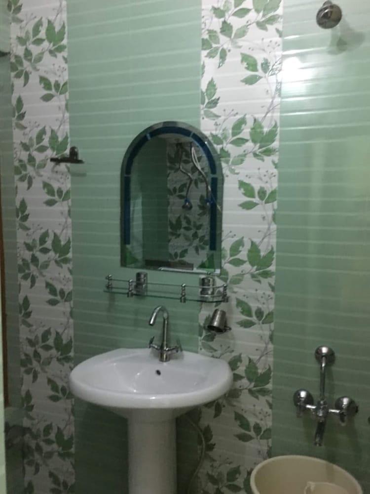 Khushboo Guest House