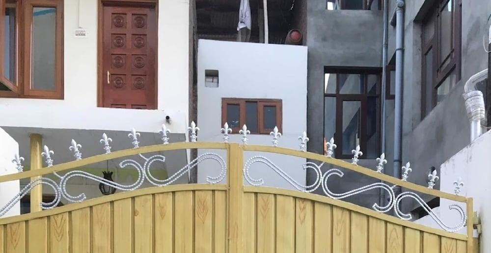 Khushboo Guest House