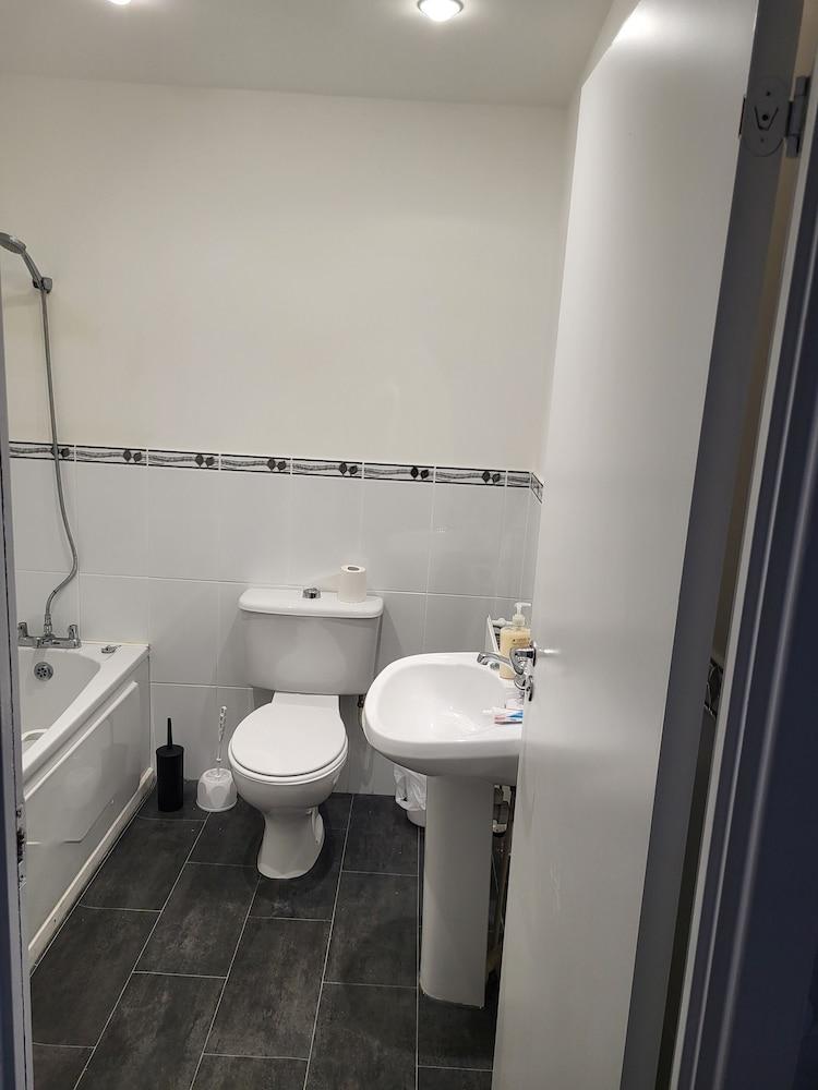 Impeccable 4-bed House in Leicester