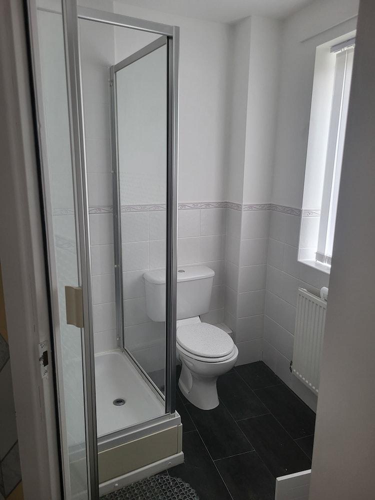 Impeccable 4-bed House in Leicester