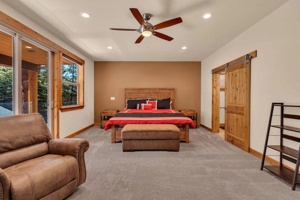 2566 Del Norte 5 Bedroom Home by RedAwning