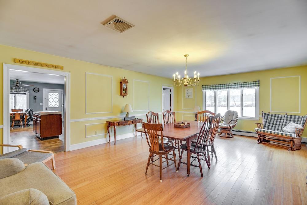 Bellingham Retreat w/ Fire Pit + Lake Access!