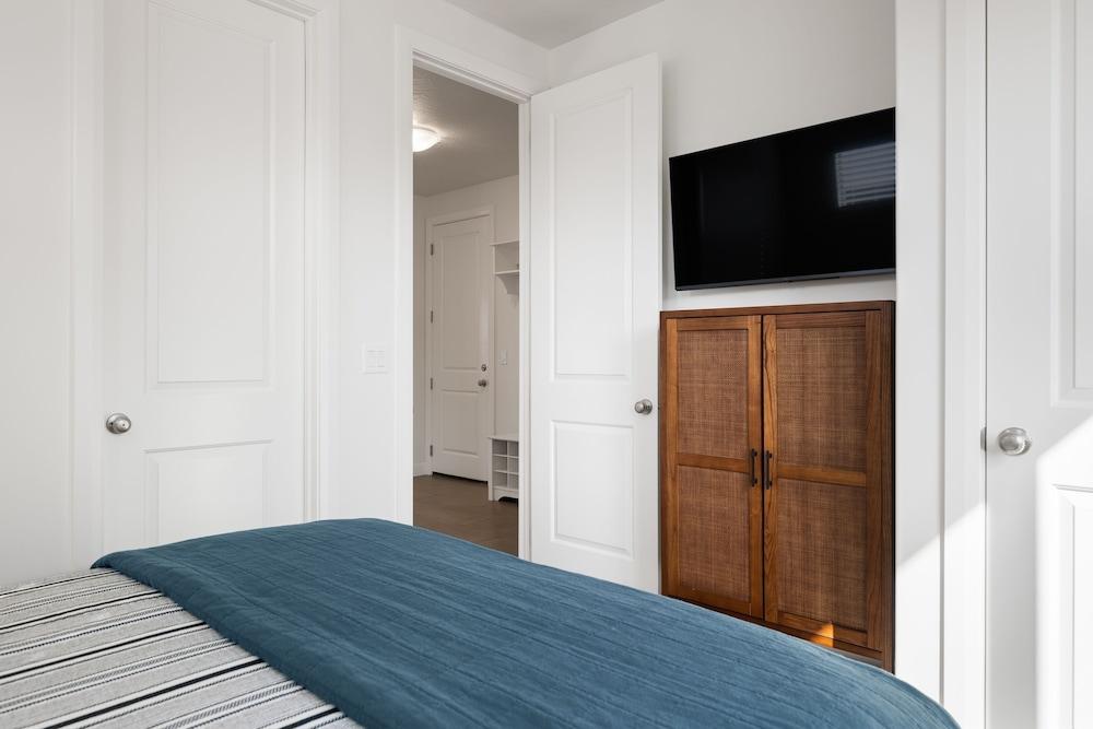 Poolside Gathering 5 Bedroom Home