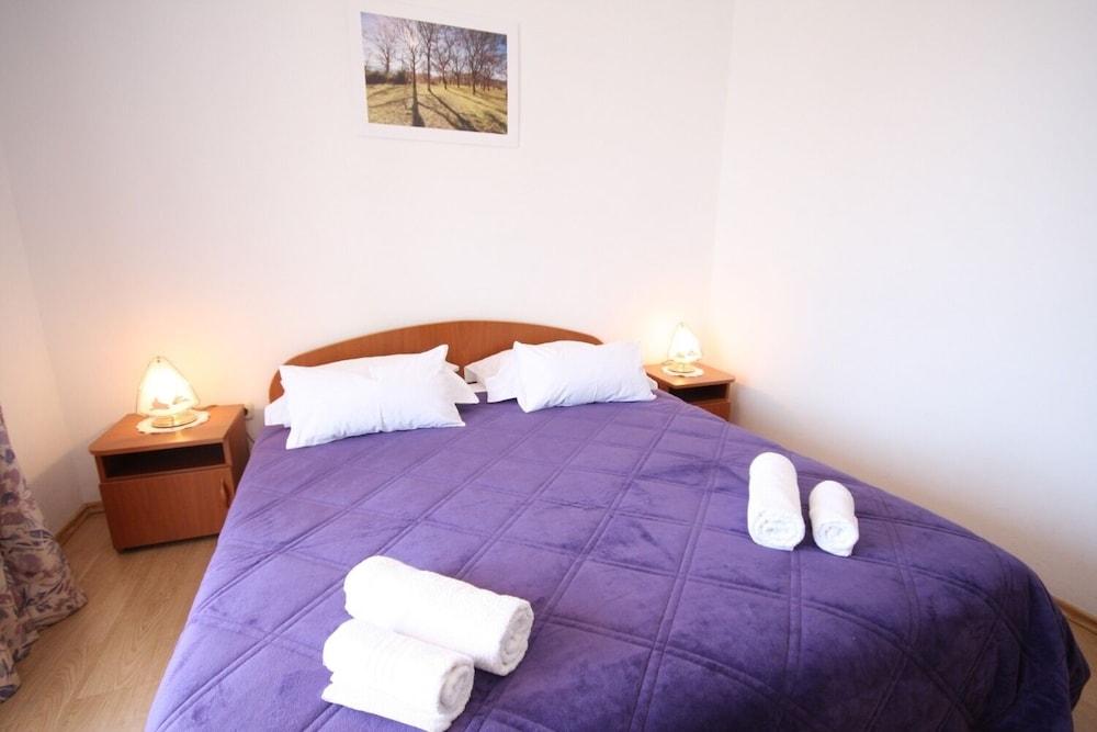 Nikola 1 - Free Parking - R7