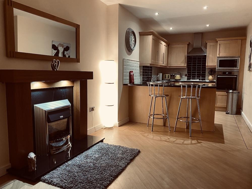 2 Guests - 5min To The Beach - Fireplace