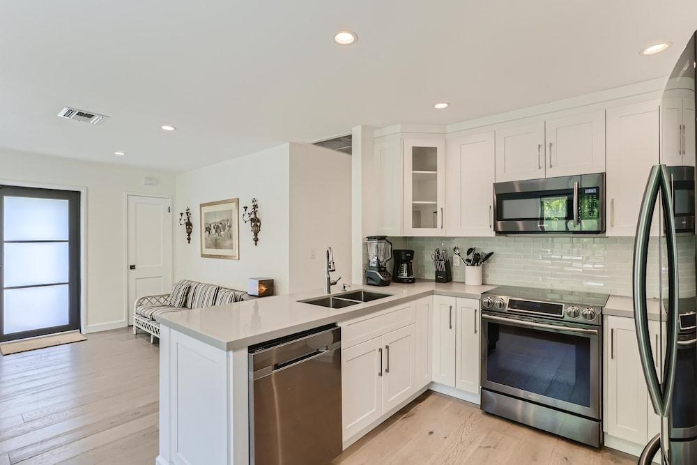 Cortez Bungalow, 3 Bd 2 Ba, Private Pool