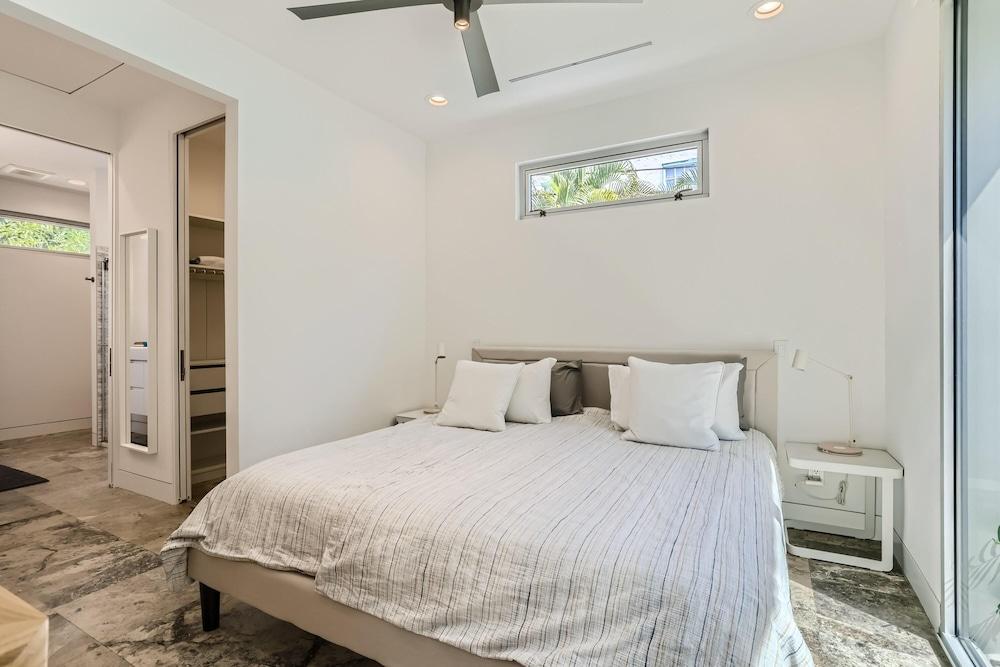 Villa Ardmore, 3 Bedrooms, 3.5 Baths, Pool