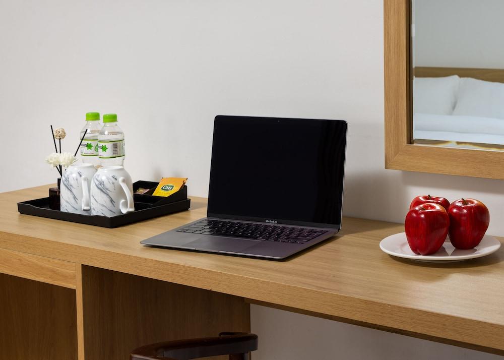 Catba Hong Kong Hotel