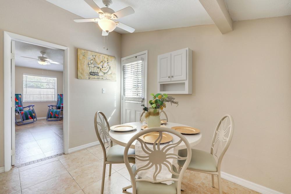 Cozy Jacksonville Home ~ 12 Mi to Downtown!