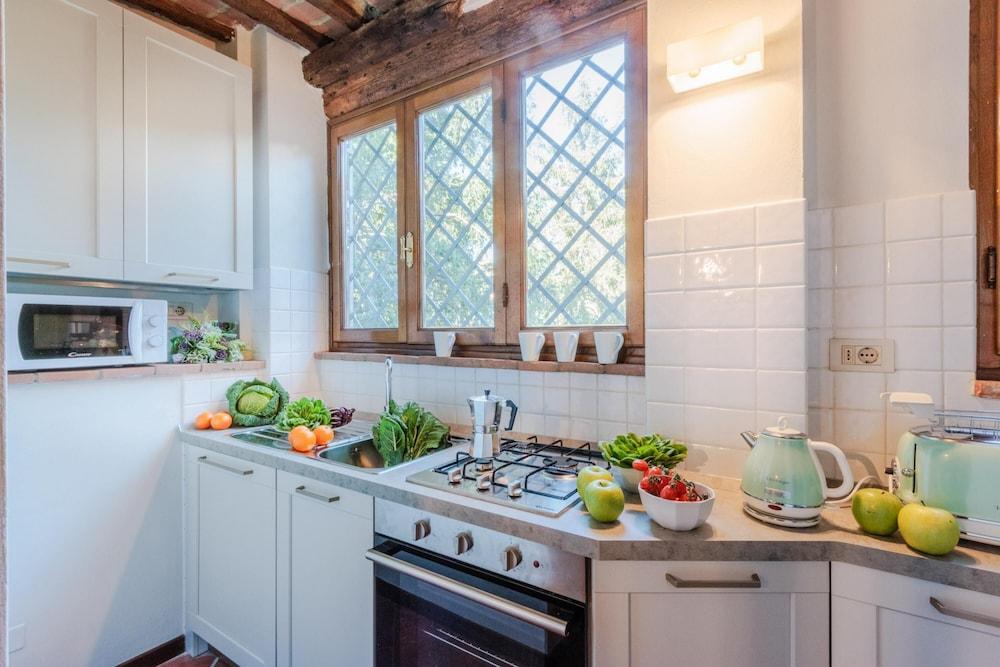 Casa Genny in Lucca With 1 Bedrooms and 1 Bathrooms