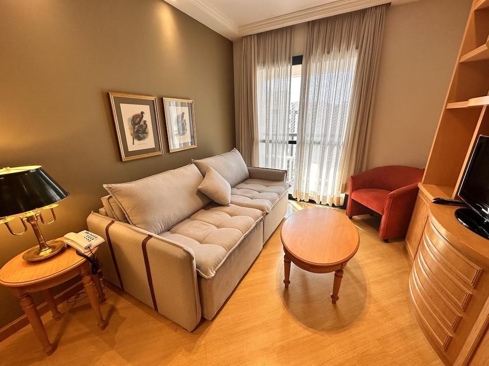 Elegante Flat de Um Quarto em Moema