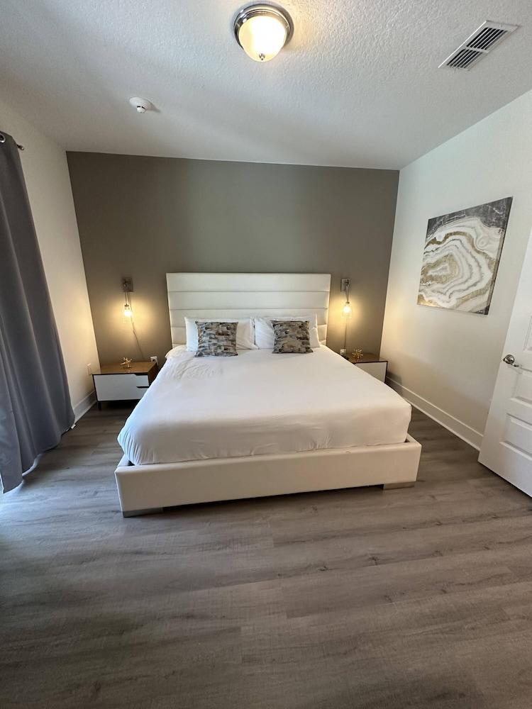 Luxury 9BD Encore Pool Summerkitchen