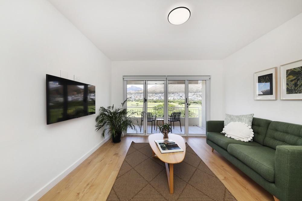 Two Bedroom Apartment With Mountain Views