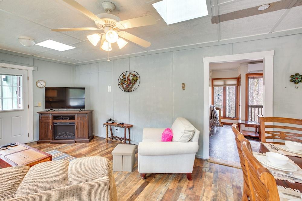 Dog-friendly Newland Cabin w/ Deck + Lake Access!